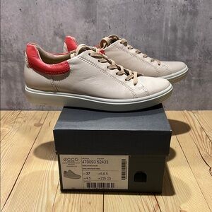 ECCO Cream and Coral Blush Casual Sneakers